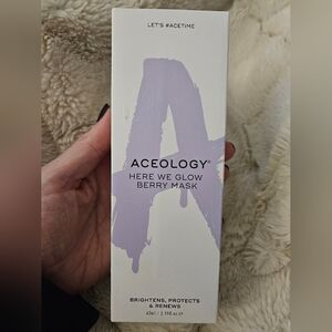 Aceology Here We Glow Berry Mask - Purple